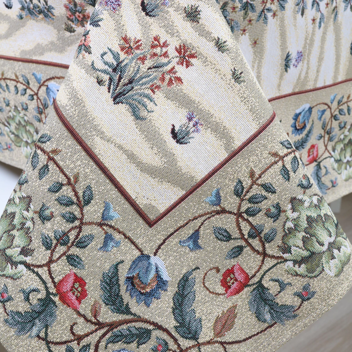 Staltiesė - Baroko gėlės (šviesi)