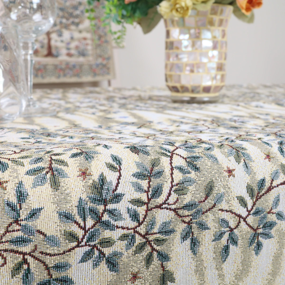 Staltiesė - Baroko gėlės (šviesi)