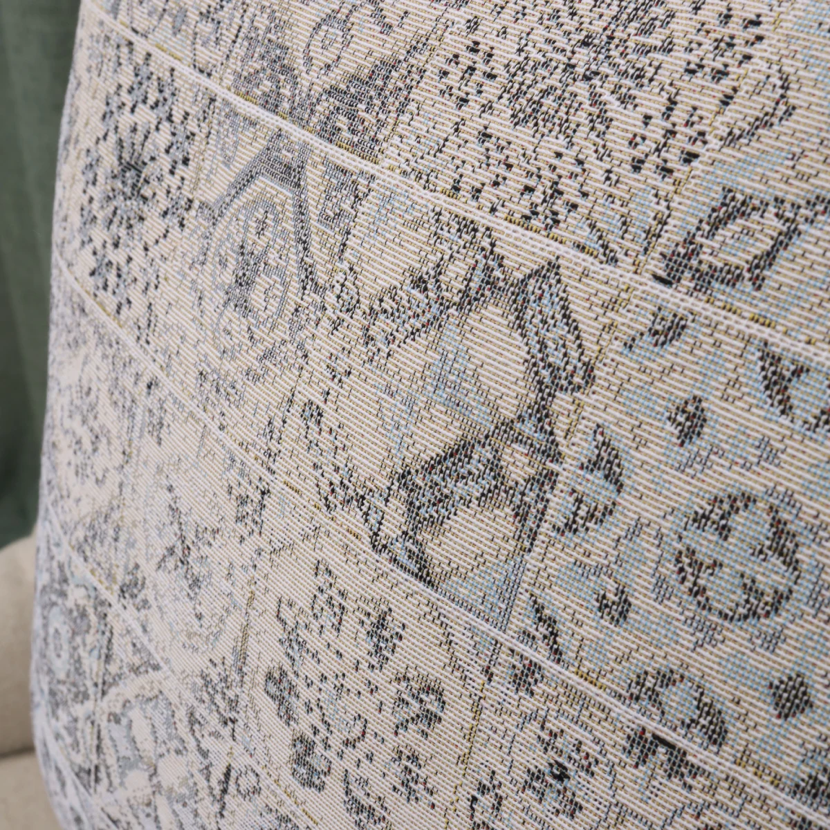 Dvipusė gobeleno pagalvėlė – Valencija